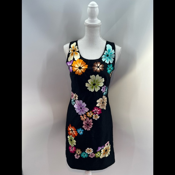 Slate Dresses & Skirts - Slate New York Floral Embroidered Shift Dress